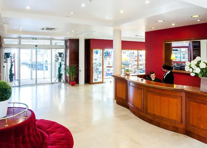 Saint Sauveur Отель 3*