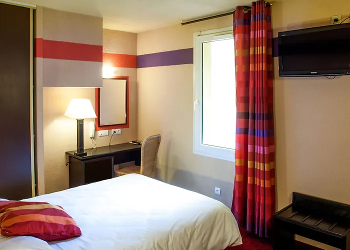 Saint Sauveur Отель 3*