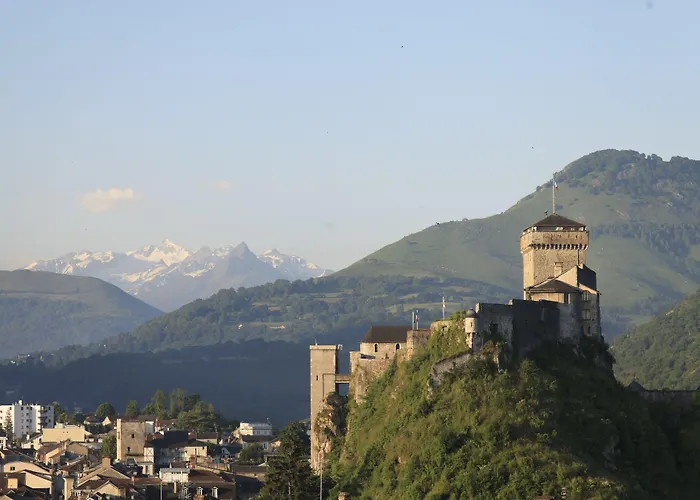 Saint Sauveur Hotel 3*