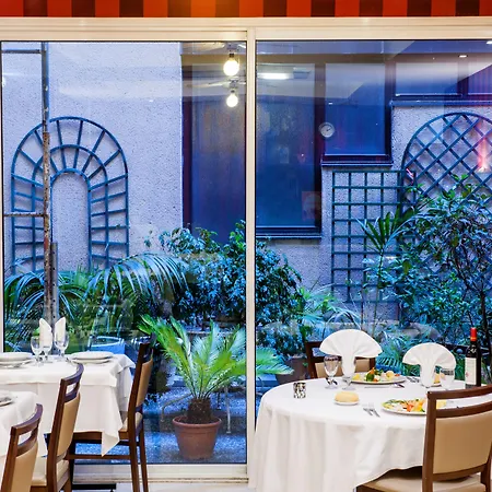 Saint Sauveur Hotel 3*