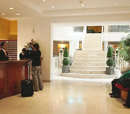 Saint Sauveur Hotel 3*